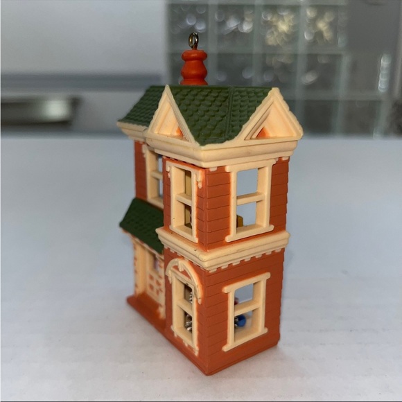 Hallmark Ornament Nostalgic Houses and Shops
1st in the series
Rare - Picture 4 of 6